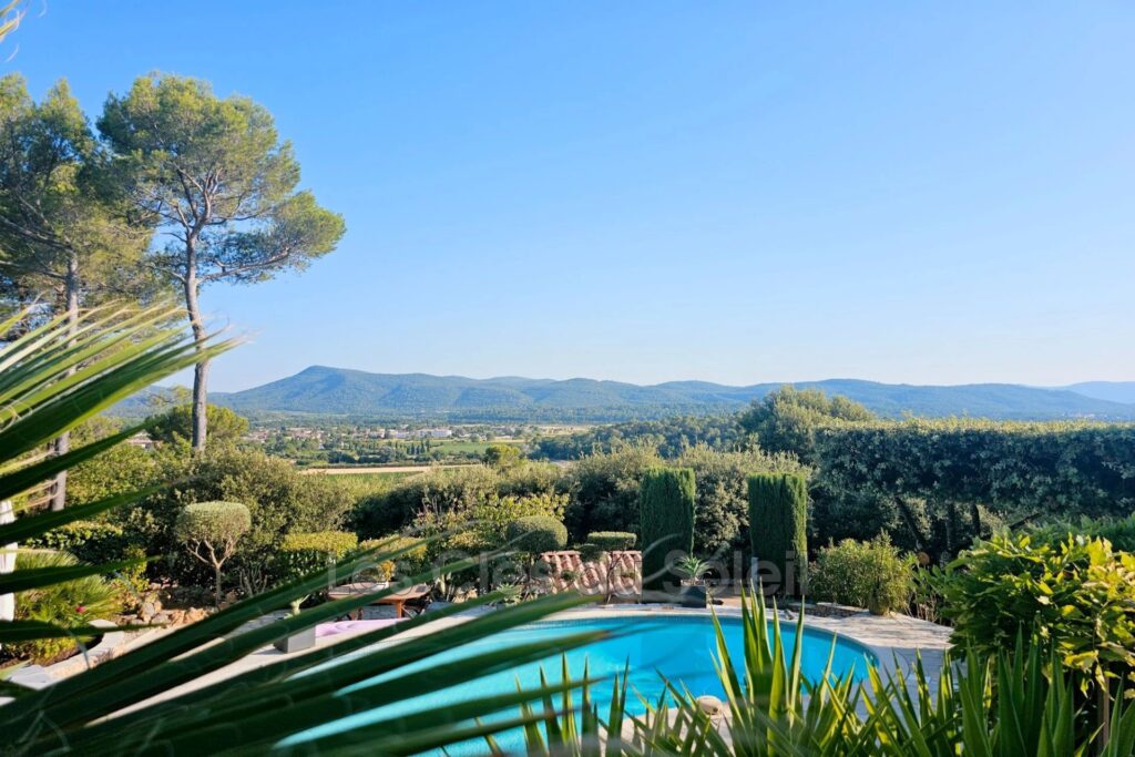 À Garéoult, votre havre de paix en Provence  Villa de plain-pi – 6 pièces – 4 chambres – 145.00 m²