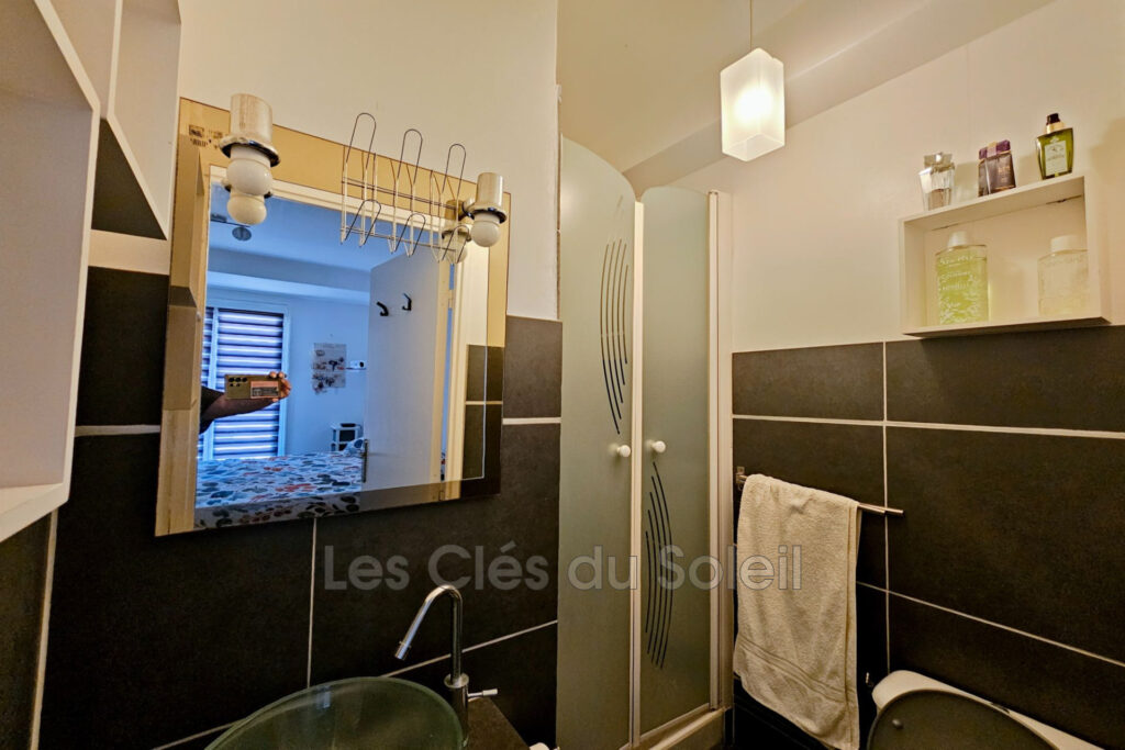 Villa T6 avec piscine  Le Val (Provence) À vendre au Val, c – 6 pièces – 4 chambres – 108.00 m²