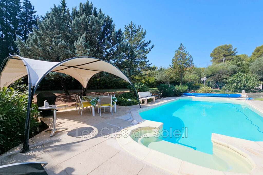 Villa T6 avec piscine  Le Val (Provence) À vendre au Val, c – 6 pièces – 4 chambres – 108.00 m²