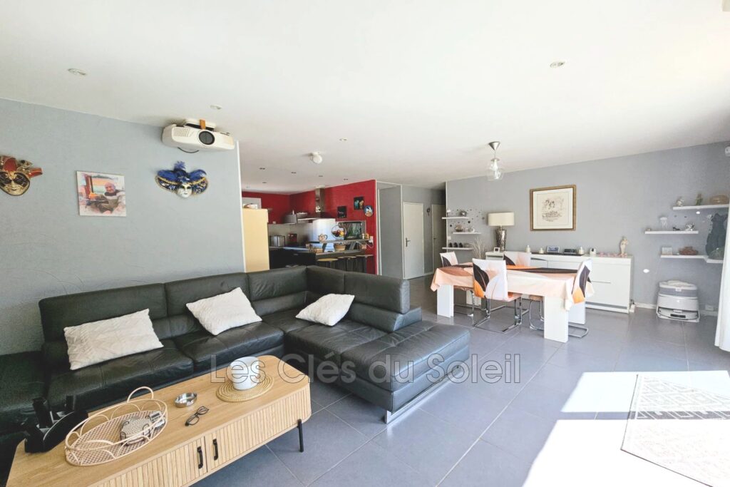 Villa T6 avec piscine  Le Val (Provence) À vendre au Val, c – 6 pièces – 4 chambres – 108.00 m²