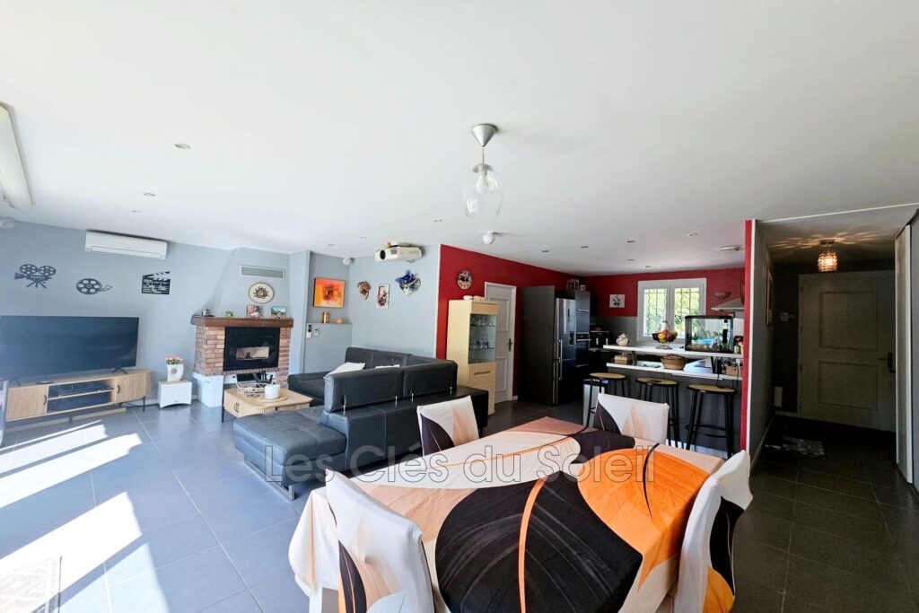 Villa T6 avec piscine  Le Val (Provence) À vendre au Val, c – 6 pièces – 4 chambres – 108.00 m²