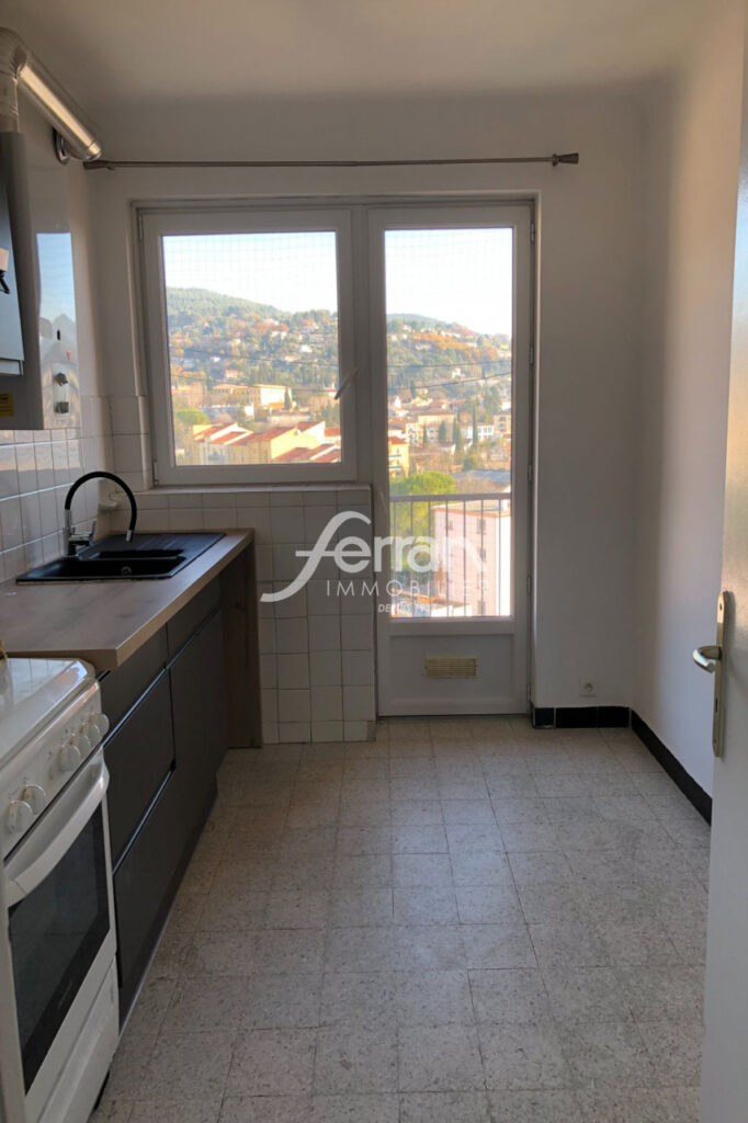 Appartement T3 vendu loué – 3 pièces – 2 chambres – 75.00 m²