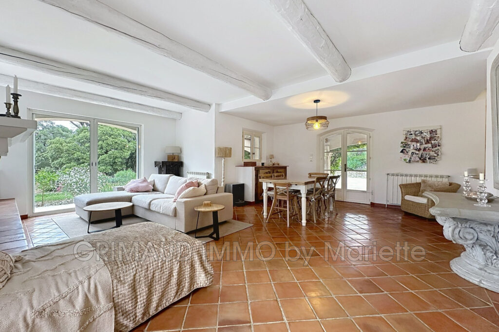 Villa 4 Chambres  Calme & Confort au Plan-de-la-Tour – NR pièces – 4 chambres