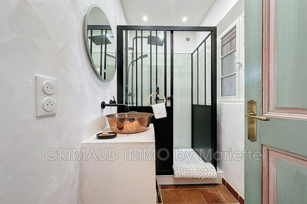 Villa 4 Chambres  Calme & Confort au Plan-de-la-Tour – NR pièces – 4 chambres