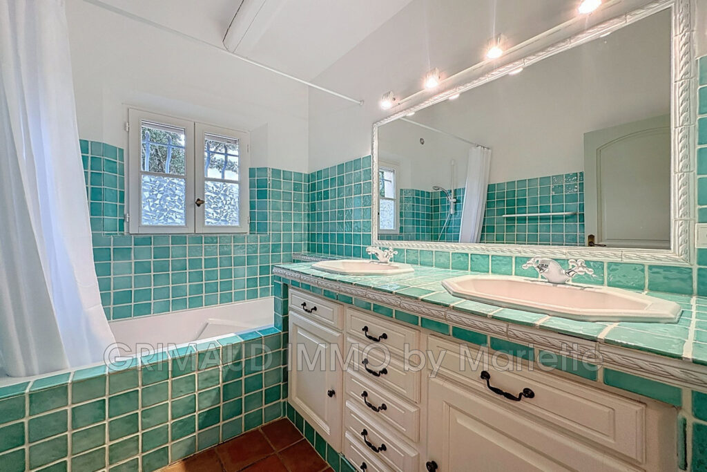 Villa 4 Chambres  Calme & Confort au Plan-de-la-Tour – NR pièces – 4 chambres