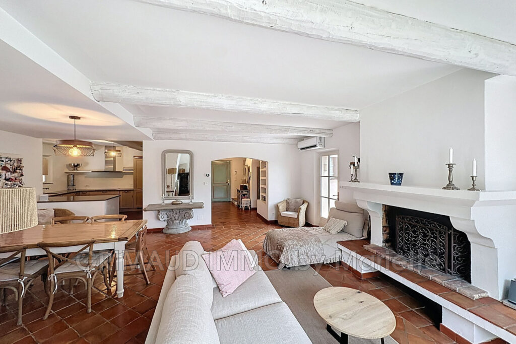 Villa 4 Chambres  Calme & Confort au Plan-de-la-Tour – NR pièces – 4 chambres