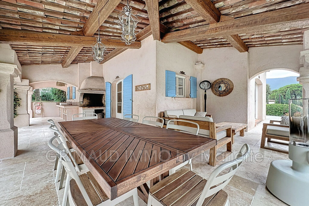 Villa 4 Chambres  Calme & Confort au Plan-de-la-Tour – NR pièces – 4 chambres