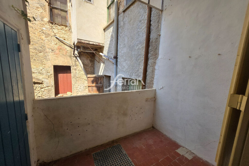 A vendre à Salernes appartement T3  – 3 pièces – 2 chambres – 107.00 m²