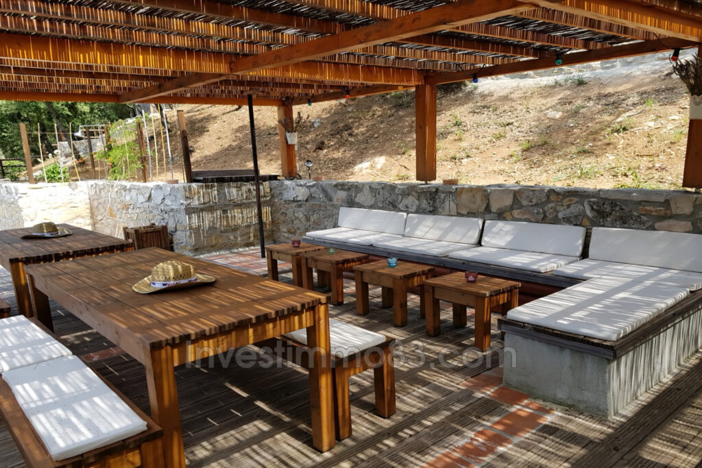 vente  9 Pièce(s) – 9 pièces – 8 chambres – 236.00 m²