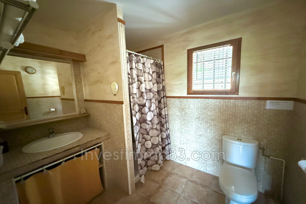 vente  9 Pièce(s) – 9 pièces – 8 chambres – 236.00 m²