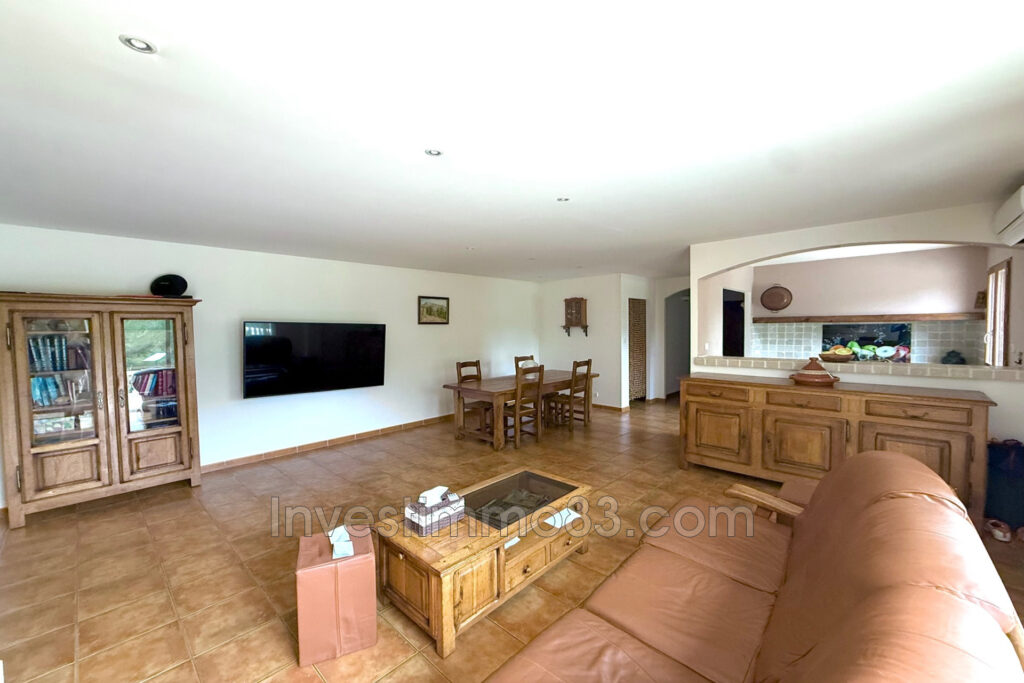 vente  9 Pièce(s) – 9 pièces – 8 chambres – 236.00 m²