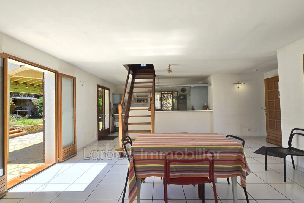 Achat villa à Laroque des Albères – 5 pièces – 3 chambres – 124.00 m²