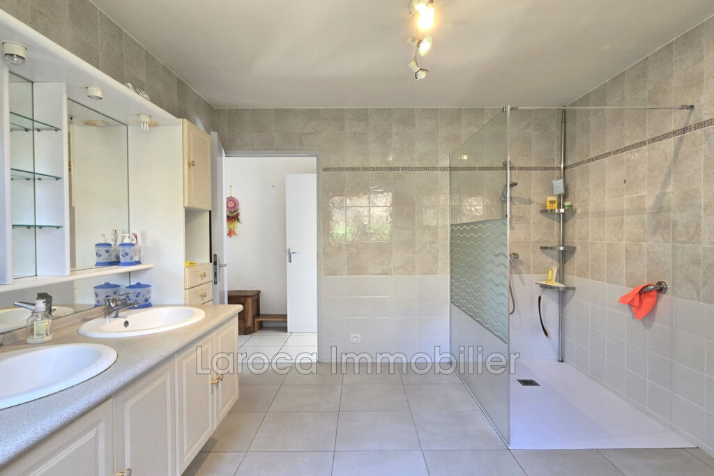 Achat villa à Laroque des Albères – 5 pièces – 3 chambres – 124.00 m²
