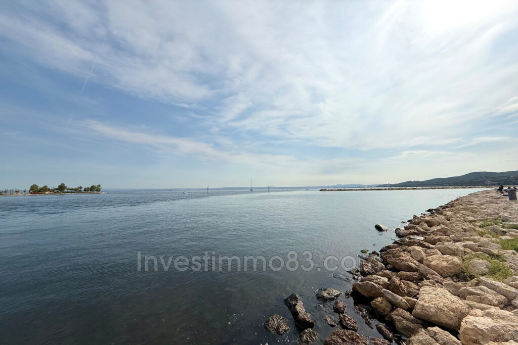 Au coeur de MARTIGUES, dans le quartier de JONQUIÈRES. Apparte – 2 pièces – 1 chambre – 40.00 m²