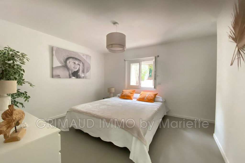 Villa plein sud avec piscine, proche centre Sainte-Maxime – 5 pièces – 4 chambres – 146.60 m²