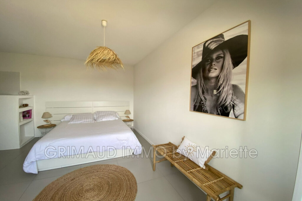 Villa plein sud avec piscine, proche centre Sainte-Maxime – 5 pièces – 4 chambres – 146.60 m²