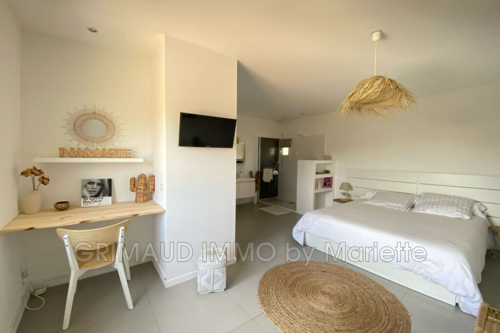 Villa plein sud avec piscine, proche centre Sainte-Maxime – 5 pièces – 4 chambres – 146.60 m²