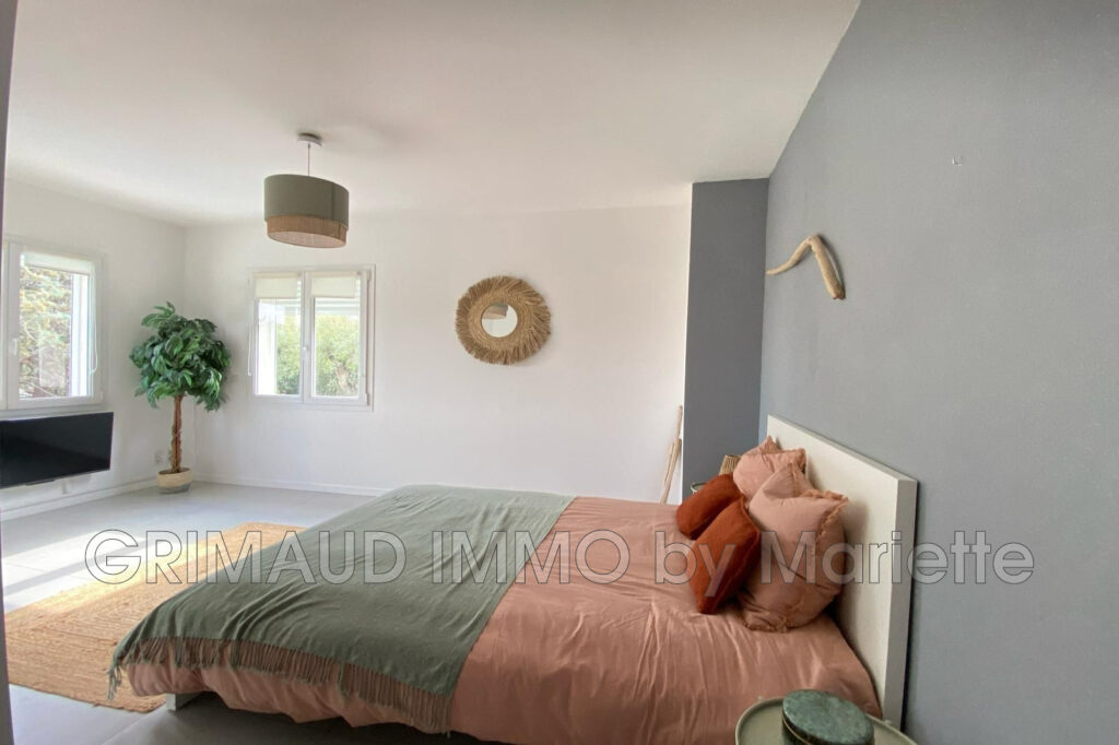 Villa plein sud avec piscine, proche centre Sainte-Maxime – 5 pièces – 4 chambres – 146.60 m²