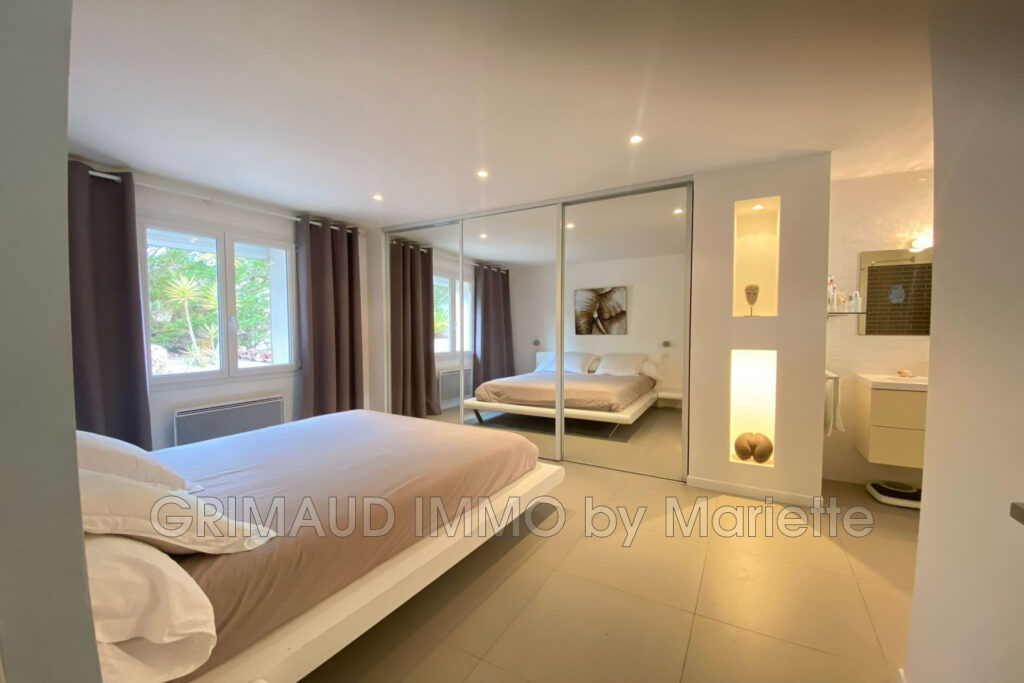 Villa plein sud avec piscine, proche centre Sainte-Maxime – 5 pièces – 4 chambres – 146.60 m²