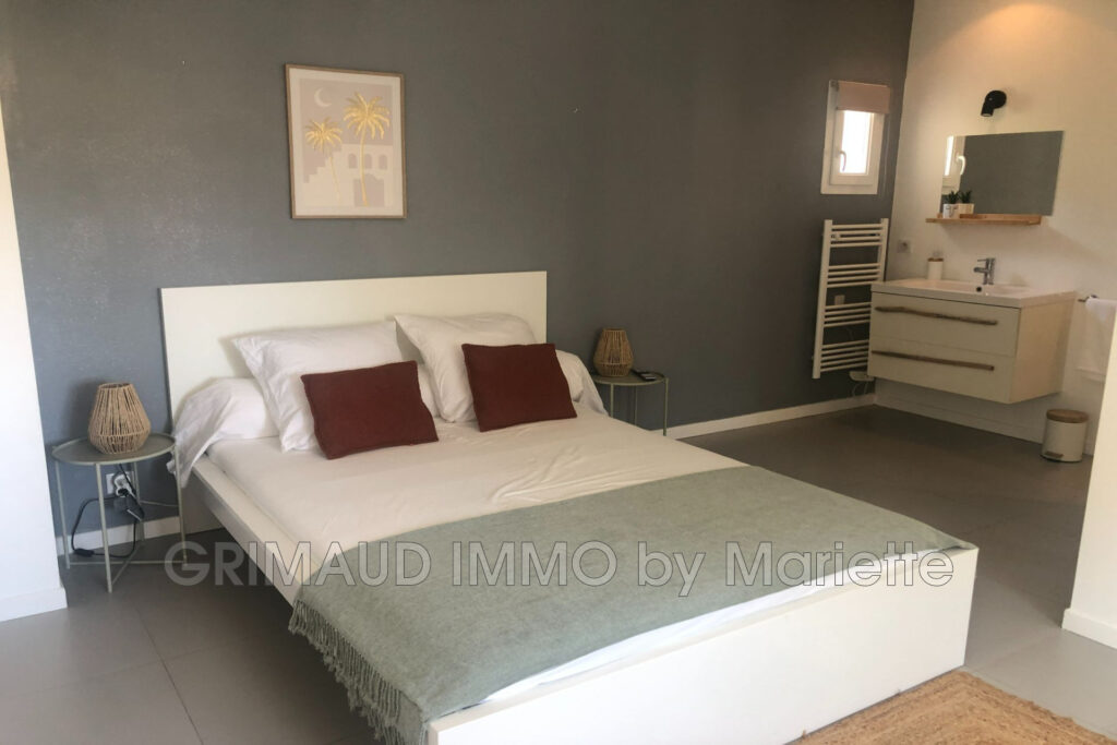 Villa plein sud avec piscine, proche centre Sainte-Maxime – 5 pièces – 4 chambres – 146.60 m²