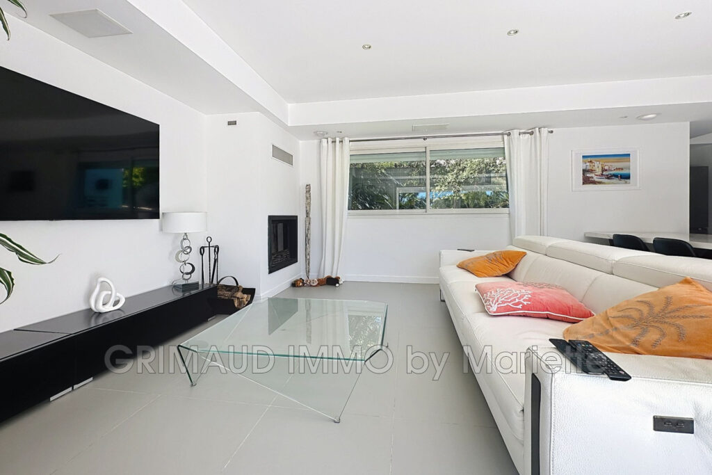 Villa plein sud avec piscine, proche centre Sainte-Maxime – 5 pièces – 4 chambres – 146.60 m²