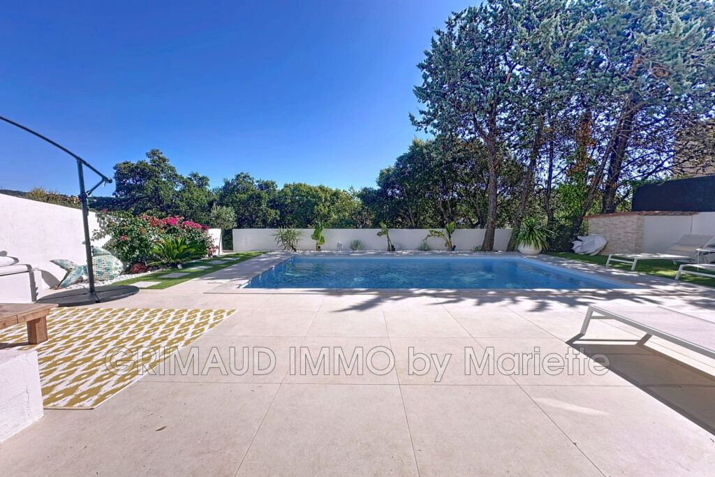 Villa plein sud avec piscine, proche centre Sainte-Maxime – 5 pièces – 4 chambres – 146.60 m²