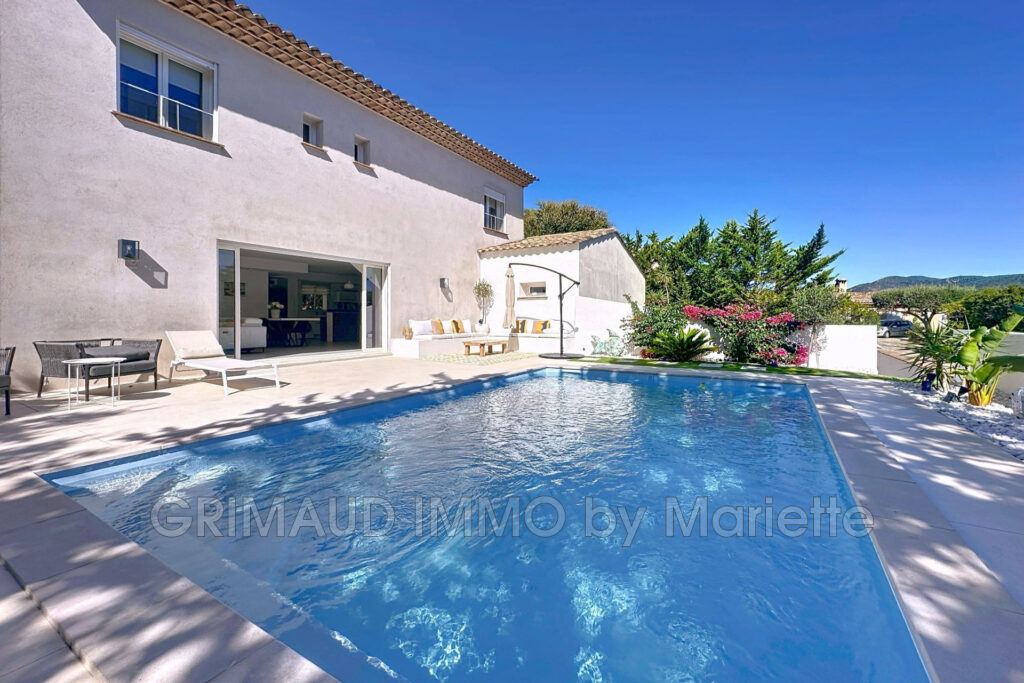 Villa plein sud avec piscine, proche centre Sainte-Maxime – 5 pièces – 4 chambres – 146.60 m²