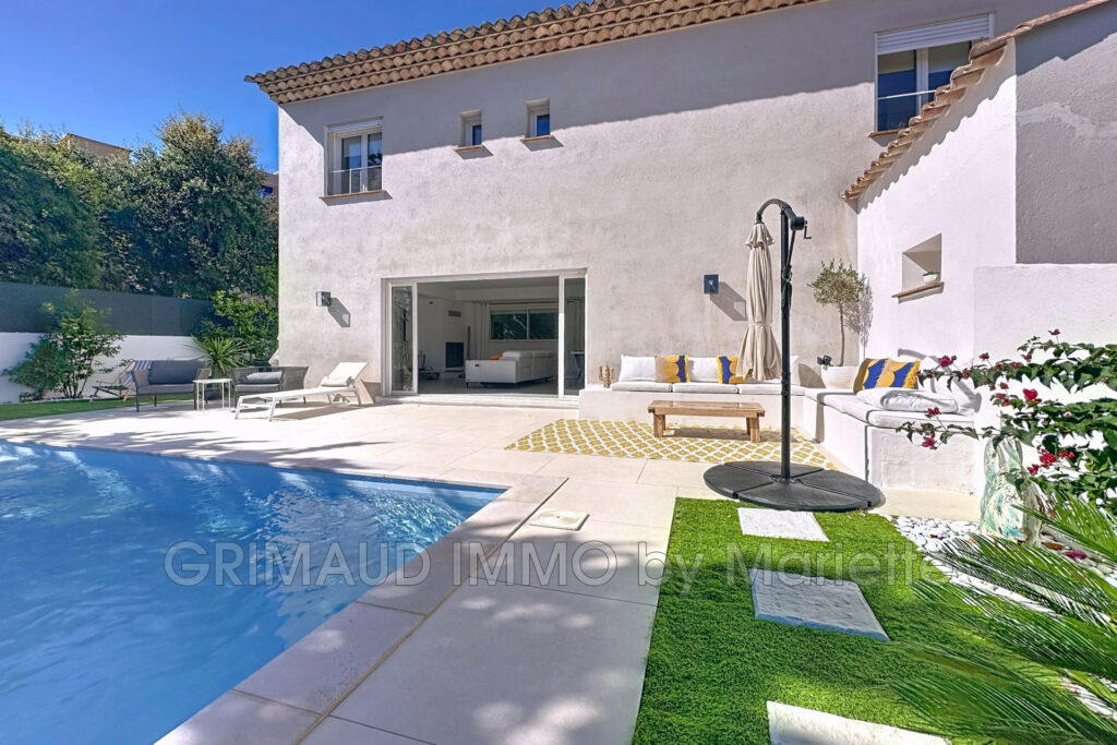Villa plein sud avec piscine, proche centre Sainte-Maxime – 5 pièces – 4 chambres – 146.60 m²