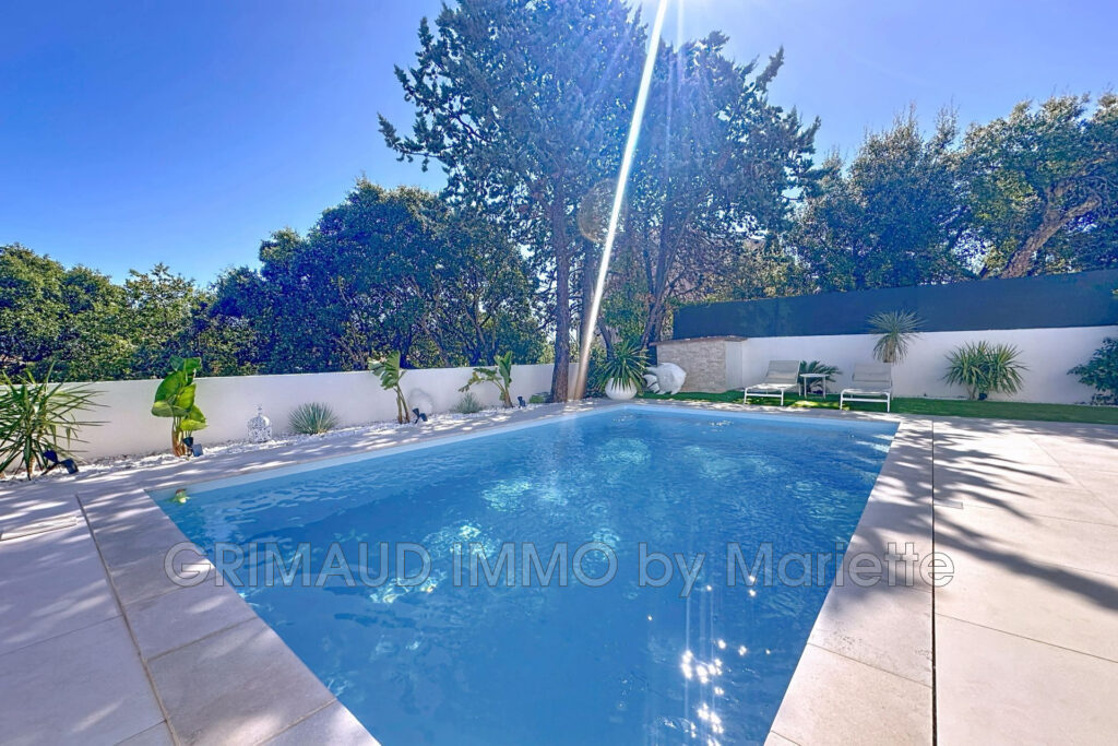 Villa plein sud avec piscine, proche centre Sainte-Maxime – 5 pièces – 4 chambres – 146.60 m²