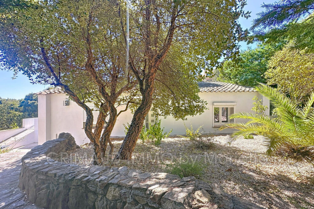 Villa plein sud avec piscine, proche centre Sainte-Maxime – 5 pièces – 4 chambres – 146.60 m²