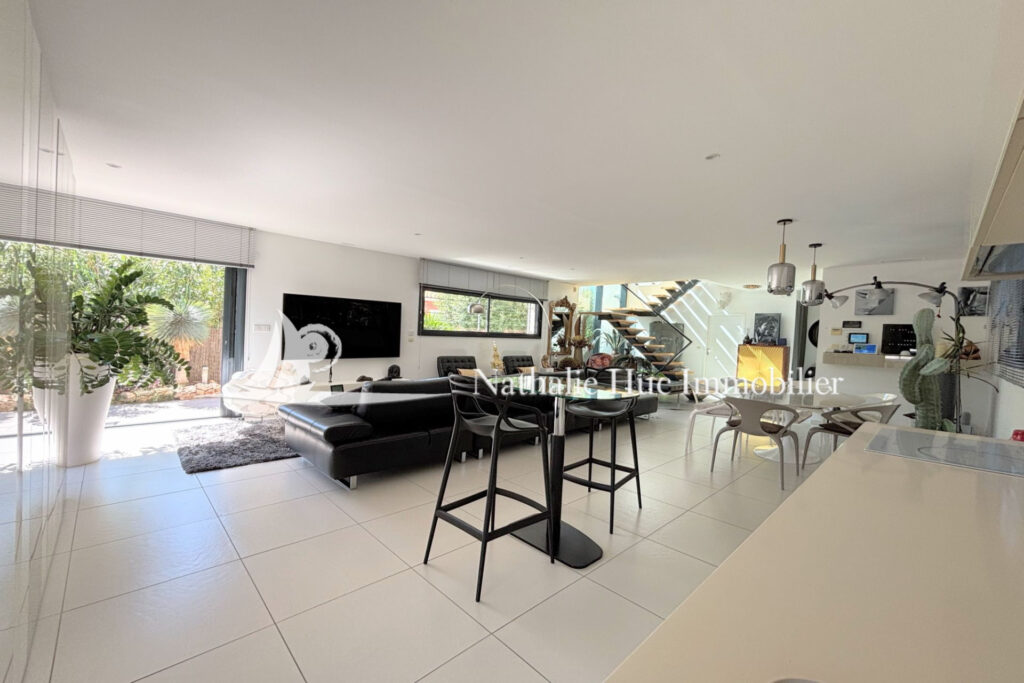 vente villa contemporaine 4 Pièce(s) – 4 pièces – 3 chambres – 180.00 m²