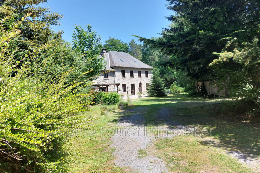 Propriété avec chambres d’hôtes  proche Égletons – NR pièces – 8 chambres – 298.34 m²