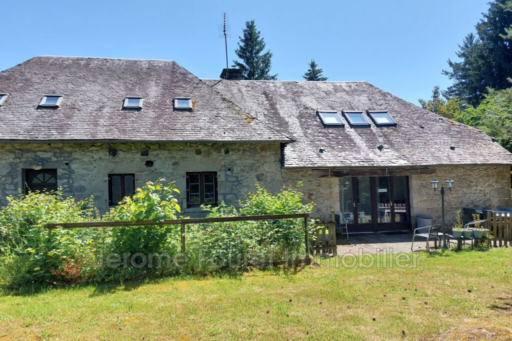 Propriété avec chambres d’hôtes  proche Égletons – NR pièces – 8 chambres – 298.34 m²