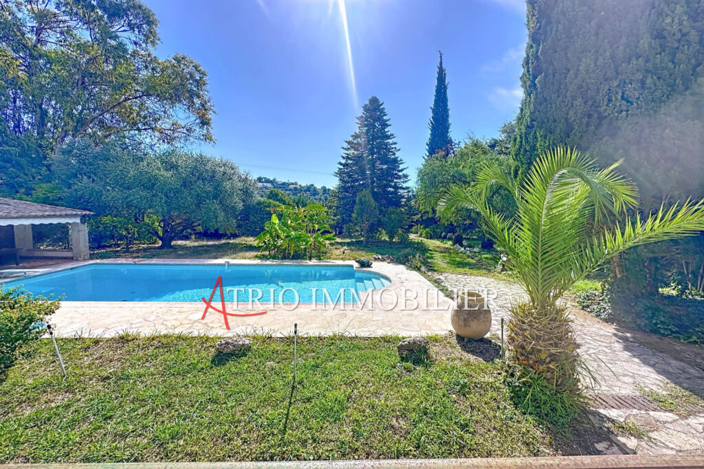 Dans le secteur vaux/collettes , dans un écrin de verdure. Bel – 8 pièces – 6 chambres – 230.00 m²