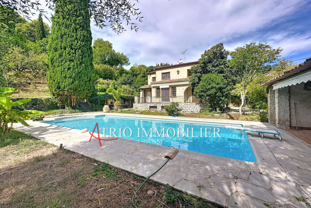 Dans le secteur vaux/collettes , dans un écrin de verdure. Bel – 8 pièces – 6 chambres – 230.00 m²