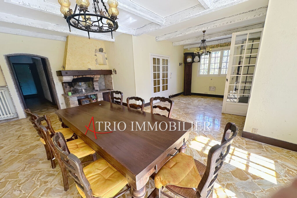 Dans le secteur vaux/collettes , dans un écrin de verdure. Bel – 8 pièces – 6 chambres – 230.00 m²