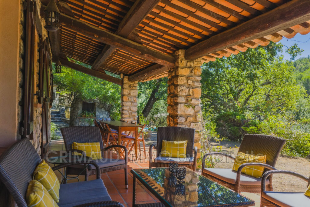 Ensemble de plusieurs maisons en pierres seches avec piscine e – 10 pièces – 7 chambres – 4