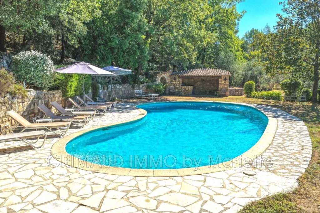 Ensemble de plusieurs maisons en pierres seches avec piscine e – 10 pièces – 7 chambres – 4