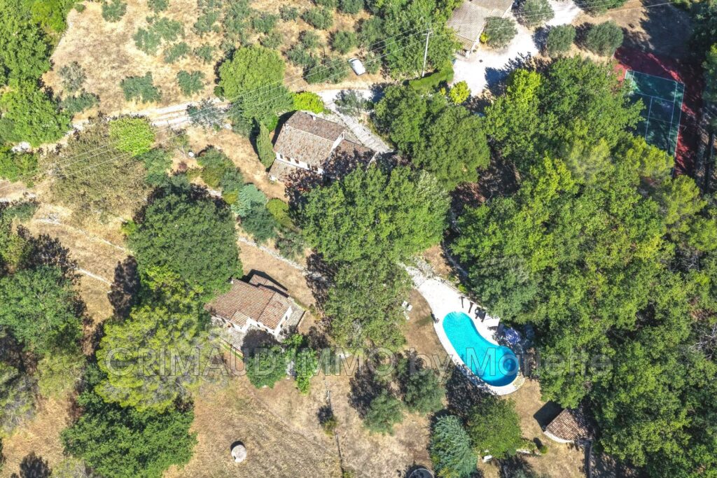 Ensemble de plusieurs maisons en pierres seches avec piscine e – 10 pièces – 7 chambres – 4