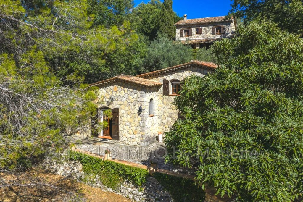 Ensemble de plusieurs maisons en pierres seches avec piscine e – 10 pièces – 7 chambres – 4