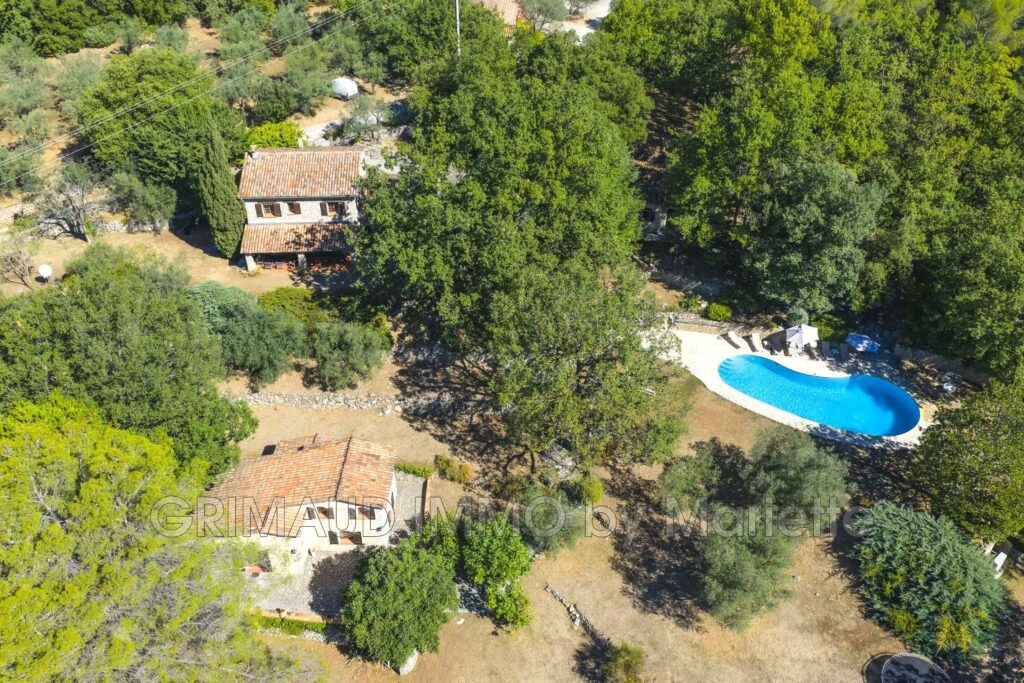 Ensemble de plusieurs maisons en pierres seches avec piscine e – 10 pièces – 7 chambres – 4