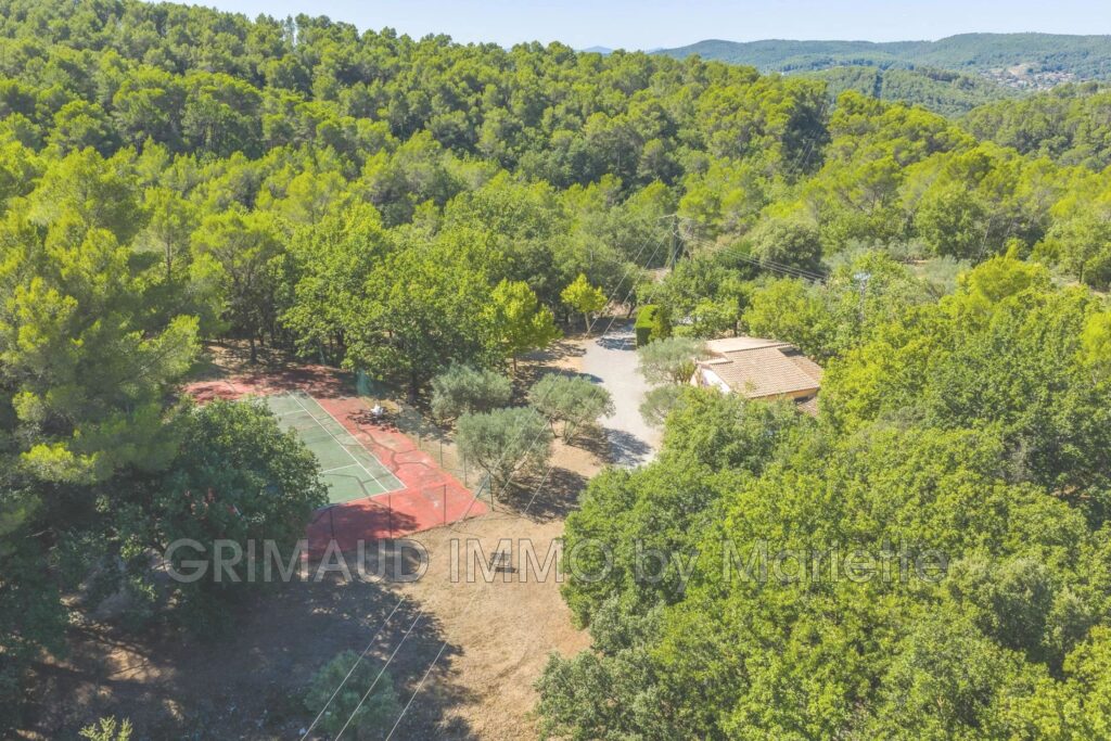 Ensemble de plusieurs maisons en pierres seches avec piscine e – 10 pièces – 7 chambres – 4