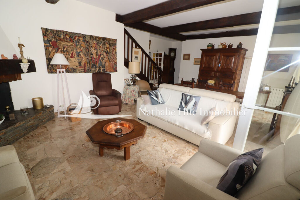 vente villa 6 Pièce(s) – 6 pièces – 5 chambres – 215.95 m²