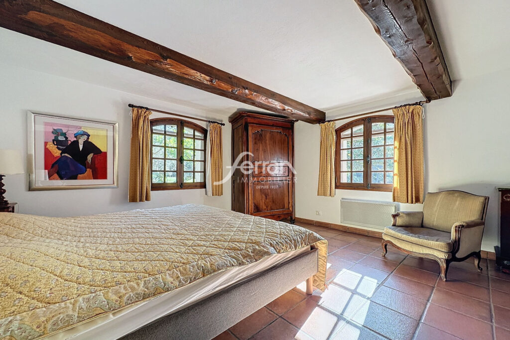 Domaine rare s’étend sur 12 hectares  – 9 pièces – 7 chambres – 400.00 m²