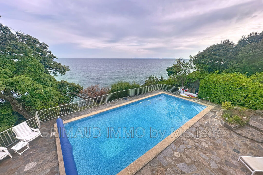 PROPRIÉTÉ D’EXCEPTION – PIED DANS L’EAU – VUE MER A COUPER LE  – 10 pièces – 8 chambres – 187.37 m²