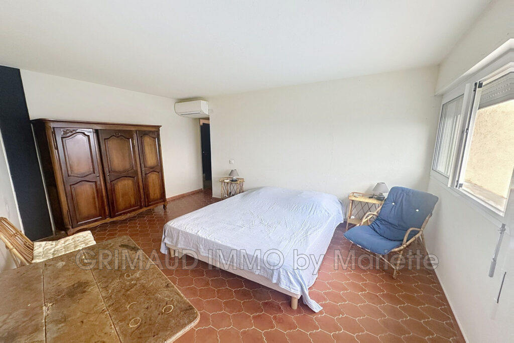 PROPRIÉTÉ D’EXCEPTION – PIED DANS L’EAU – VUE MER A COUPER LE  – 10 pièces – 8 chambres – 187.37 m²