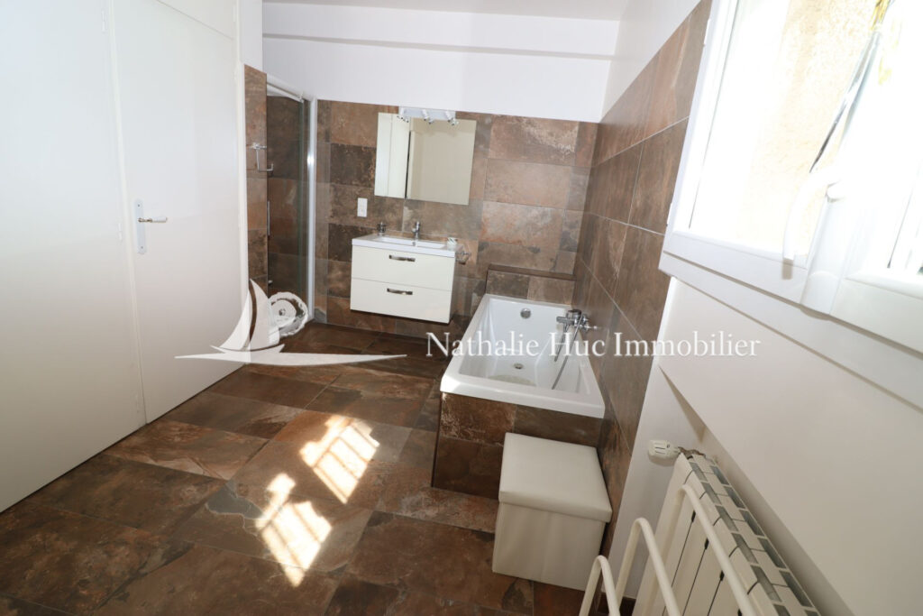 vente villa 6 Pièce(s) – 6 pièces – 5 chambres – 215.95 m²