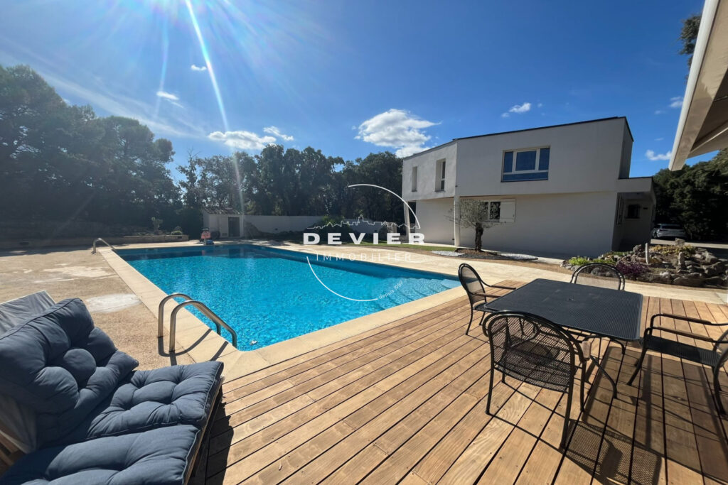 vente maison – NR pièces – 7 chambres – 330.00 m²