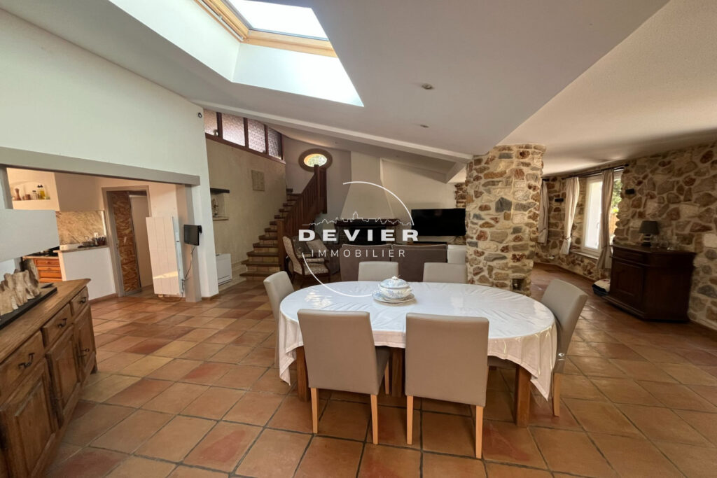 vente maison – NR pièces – 7 chambres – 330.00 m²