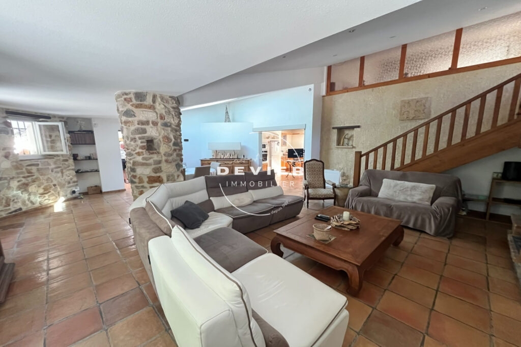 vente maison – NR pièces – 7 chambres – 330.00 m²